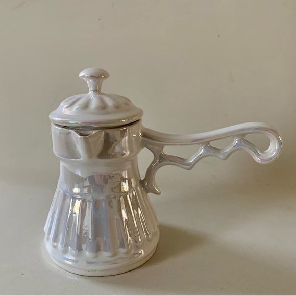 On Piece 10 Oz Porcelain Coffee Pot - Picture 1 of 12